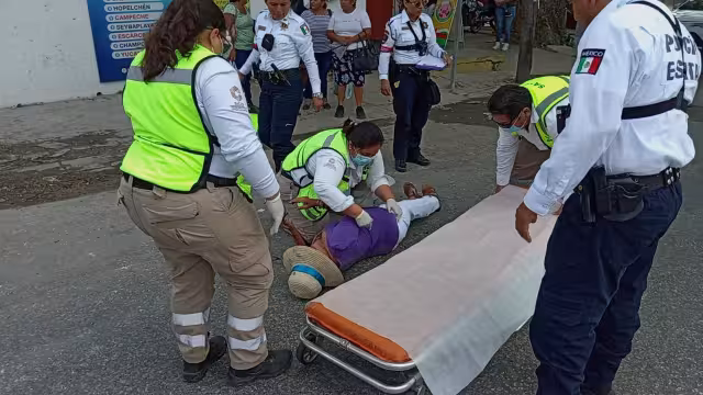 La mujer fue trasladada al hospital debido a que presentaba graves heridas