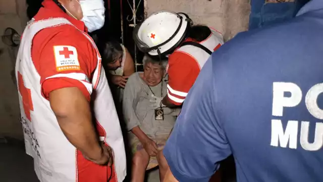 La señora lloraba por el maltrato que recibió, testigos advierten que no es la primera vez que sufre violencia familiar