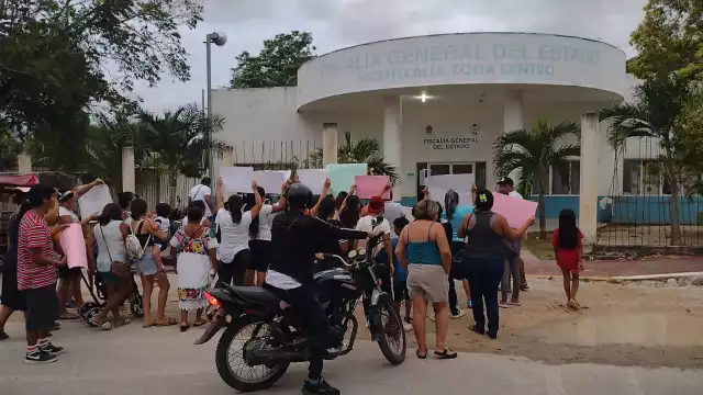 Habitantes de Felipe Carrillo Puerto recorren las calles exigiendo justicia para Randy y Briana
