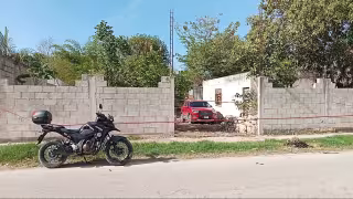 Mujer entra a comprar a una tienda en Kanasín y le roban su camioneta