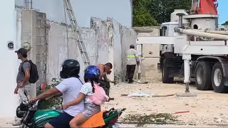 Colapsa techo en obra de Campeche y deja tres albañiles lesionados
