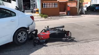 Motociclista termina lesionada tras choque en la avenida Gobernadores de Campeche
