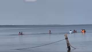 Grupo de ciudadanos evita tragedia en el malecón de Champotón; hombre se tira al mar
