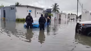 Lluvias obligan al cierre de 17 calles en Chetumal