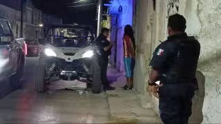 Amenaza a policías tras pleito familiar y termina detenido en La Ermita, Campeche