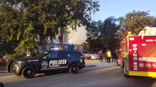 Se incendia palapa en Inn House y moviliza a bomberos en Playa del Carmen