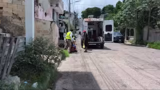 Mujer sufre probable fractura tras caer en una pendiente de la colonia Esperanza en Campeche