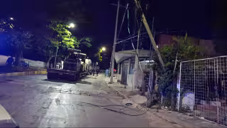 Tráiler derriba alrededor de seis postes en Ciudad Concordia de Campeche