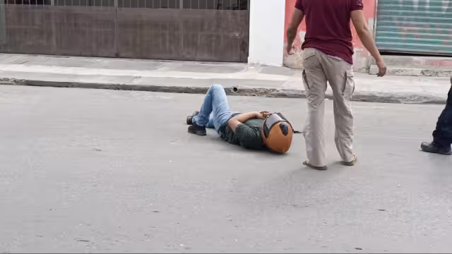 Motociclista termina lesionado tras choque y fuga del responsable