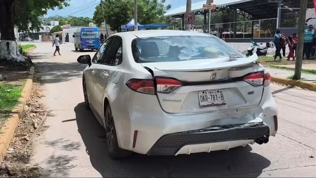Conductora provoca choque por alcance sobre la avenida CTM.