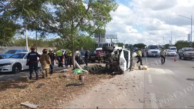 Dos personas, entre ellos un policía, resultaron lesionados