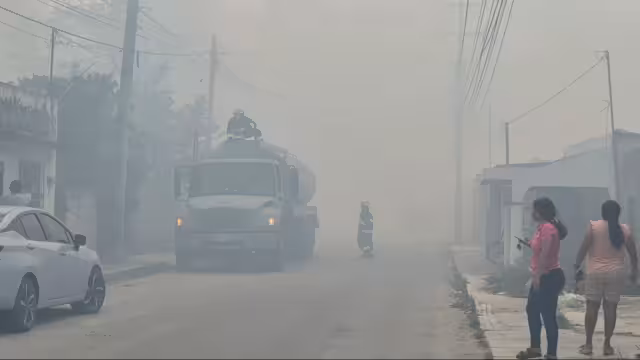 Alerta en Champotón: incendio fuera de control amenaza viviendas en la colonia Chen Pec