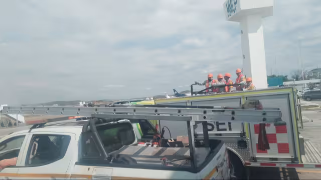 El incendio registrado en terrenos de Siglo XXI no afectó las operaciones del Aeropuerto Internacional de Campeche.