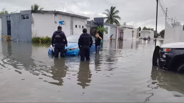 Varias calles de Chetumal registraron encharcamientos que dificultaron la circulación de vehículos