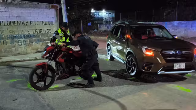 Motociclista presuntamente ebrio provoca accidente en la carretera Antigua Kalá