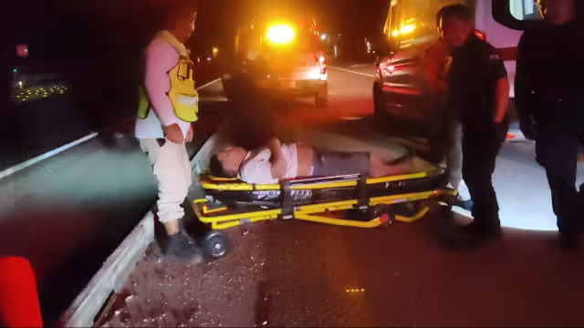 Policía asegura motocicleta tras accidente en el kilómetro 76+300