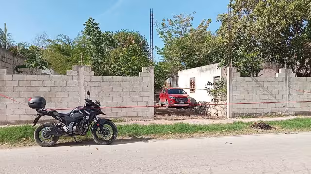 Aprovecha descuido de mujer y roba camioneta