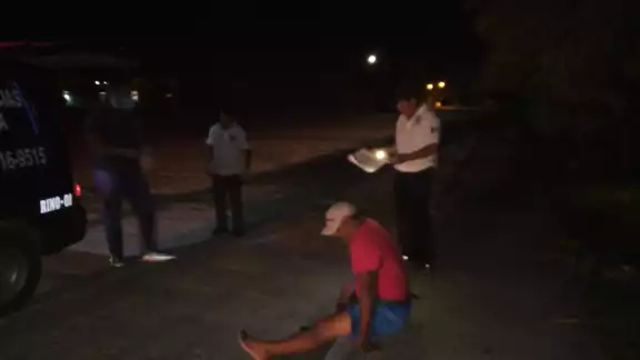 Paramédicos del Grupo Rino al mando de Humberto García, atendieron al lesionado Paramédicos del Grupo Rino al mando de Humberto García, atendieron al lesionado