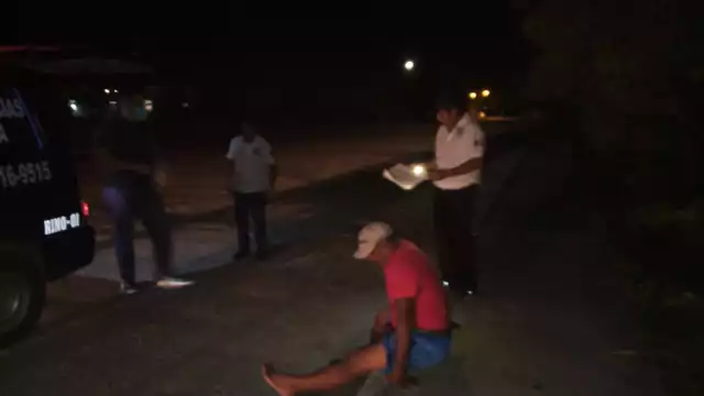 Paramédicos del Grupo Rino al mando de Humberto García, atendieron al lesionado