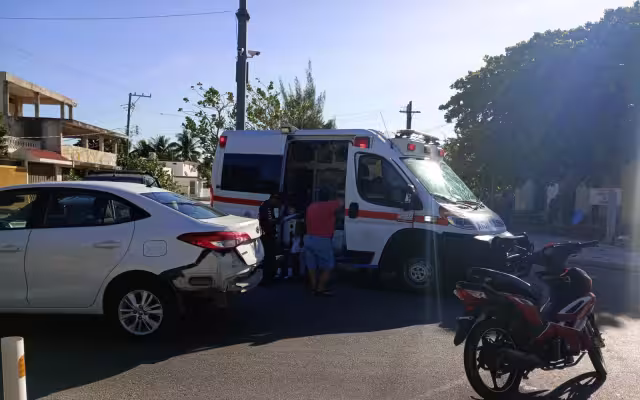 Paramédicos atendieron a la madre junto a su hija, quienes sólo presentaron golpes