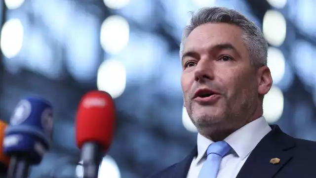 El canciller federal de Austria Karl Nehammer invitó a 'niños pobres' a comer en Mc Donald's