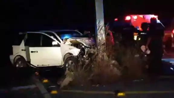 Ambos vehículos quedaron destrozados Ambos vehículos quedaron destrozados