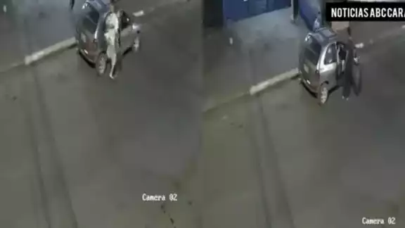 Una familia abandonó a su abuelito en medio de la calle en Venezuela Una familia abandonó a su abuelito en medio de la calle en Venezuela