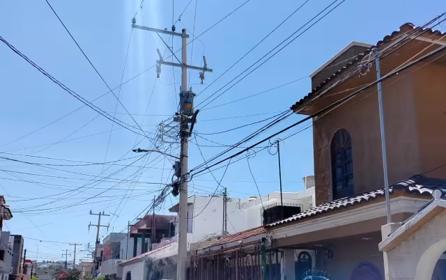 Adultos mayores en riesgo por apagones en Guayabos