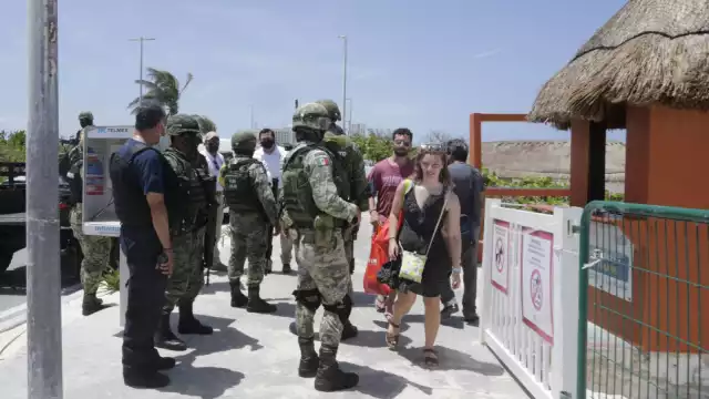 El Batallón de Seguridad Turística en Cancún montó un operativo, en el que localizaron las motos acuáticas de los pistoleros