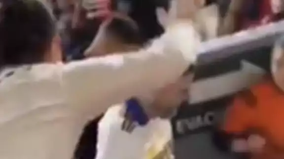 Fan de Atlas se hace viral al agredir a fan de Tigres: VIDEO