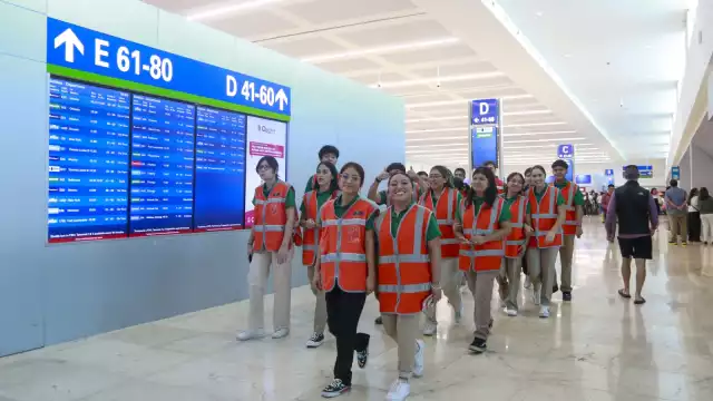 Durante toda su visita, los jóvenes estuvieron acompañados por los trabajadores.
