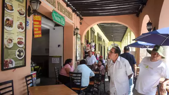 Uno de cada 10 establecimientos transmitirá el debate en Mérida Uno de cada 10 establecimientos transmitirá el debate en Mérida