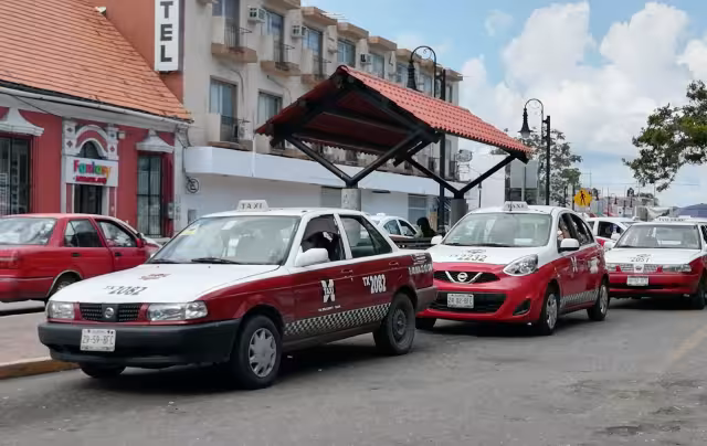 Taxi tradicional sigue siendo alternativa inmediata de movilidad urbana