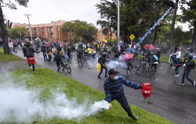 La nueva ley, concertada con partidos políticos, sector privado y sociedad civil, se enfocará en gravar temporalmente a empresas y a las clases sociales más ricas