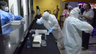 En la región peninsular, Quintana Roo lidera el número de casos, pues el visor apunta que en Campeche sólo hay dos contagios registrados y en Yucatán se registran ocho.