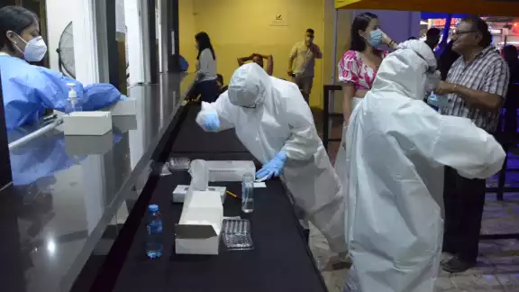 En la región peninsular, Quintana Roo lidera el número de casos, pues el visor apunta que en Campeche sólo hay dos contagios registrados y en Yucatán se registran ocho. En la región peninsular, Quintana Roo lidera el número de casos, pues el visor apunta que en Campeche sólo hay dos contagios registrados y en Yucatán se registran ocho.
