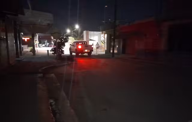 Habitantes de la colonia Centro reportaron constantes bajones de energía que pusieron en riesgo sus electrodomésticos y los expusieron a mosquitos y calor.