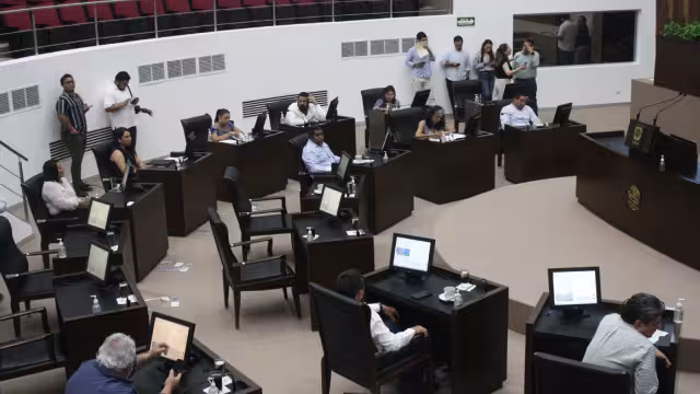 La mayoría de los diputados de Yucatán realizan actividades para continuar en la vida política