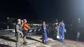 Personal de rescate de la Quinta Región Naval en Isla Mujeres rescató a dos personas en el mar
