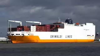 A dos días del accidente intentaron remolcar el buque de manera ilegal