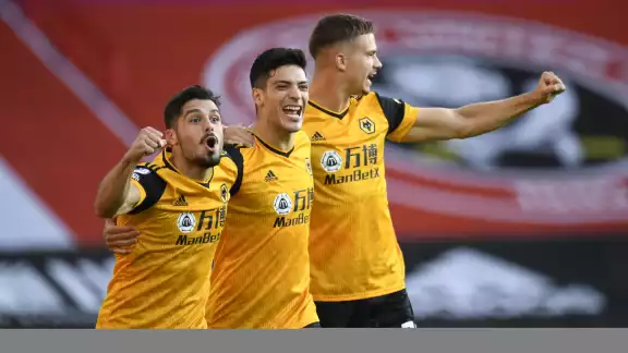 Raúl Jiménez anota en la victoria del Wolverhampton contra Sheffield (Reuters) Raúl Jiménez anota en la victoria del Wolverhampton contra Sheffield (Reuters)
