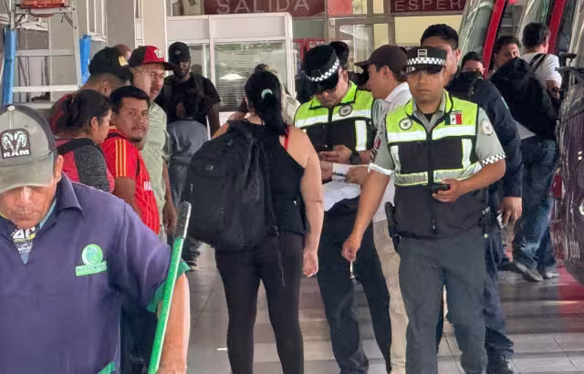 Aseguran a cinco extranjeros en operativo migratorio en Carmen–Puerto Real