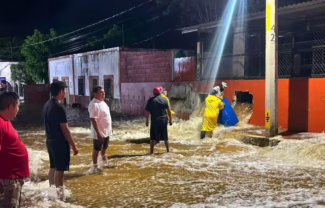 Humedad y mosquitos obligan a cerrar aulas en Campeche