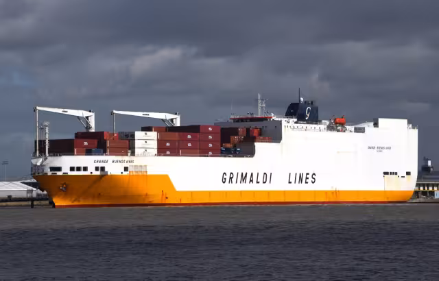 A dos días del accidente intentaron remolcar el buque de manera ilegal