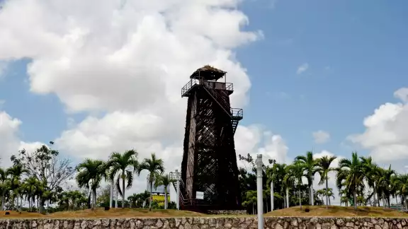 Se puede decir que Cancún es un paraíso, ya que la entrada a este destino turístico es a través del cielo Se puede decir que Cancún es un paraíso, ya que la entrada a este destino turístico es a través del cielo