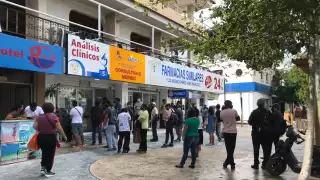 Los ciudadanos de Cancún hicieron lagas filas para poder realizarse una prueba de COVID