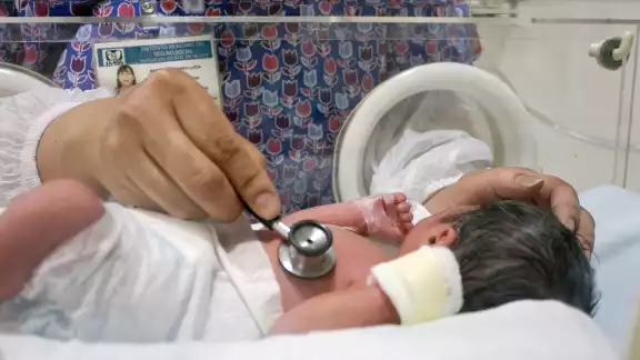 Este defecto altera la forma en que fluye la sangre al corazón, por lo que los padres no deben dejar pasar los chequeos Este defecto altera la forma en que fluye la sangre al corazón, por lo que los padres no deben dejar pasar los chequeos