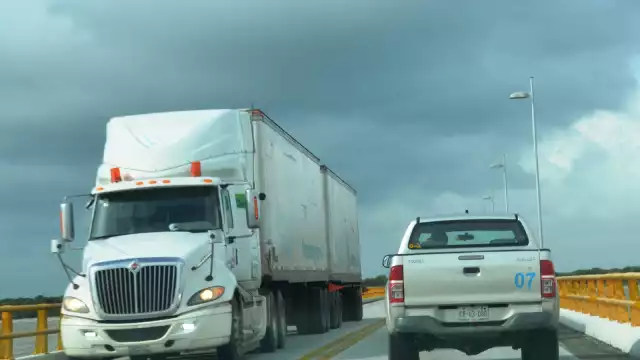 Las cifras de Sensitech indican que 12 por ciento de los atracos a tráileres fueron en estacionamientos no seguros, en horas de la mañana en la Península de Yucatán y México