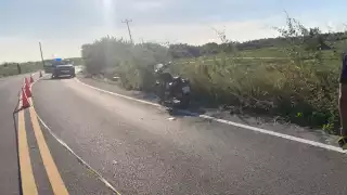 Los motociclistas se reunieron en el lugar y solicitaron el apoyó de una ambulancia