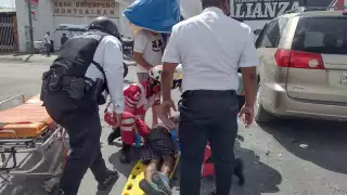 En muchos de los asentamientos no hay banquetas, lo que puede provocar una desgracia